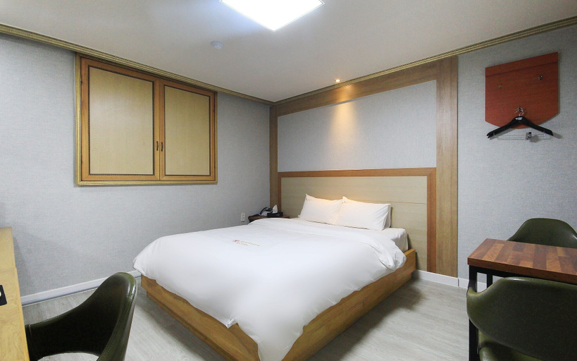 Bedroom 4, Gunsan Jjack, Gunsan