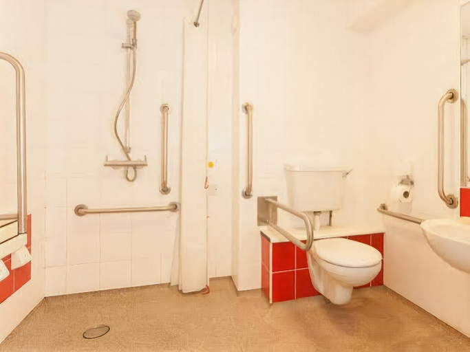 Bathroom 3, Travelodge Hereford Grafton, Herefordshire