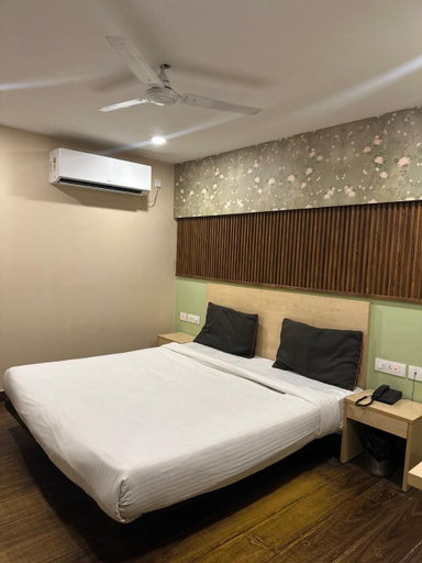 Bedroom 3, Hotel Shore I Faridabad, Faridabad
