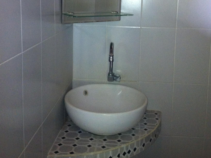 Bathroom 3, Recep Bungalow, Gianyar
