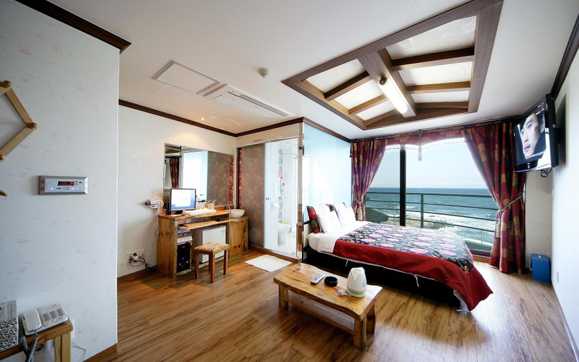 Bedroom 3, Gangneung Gyeongpodae Daedeokosutel, Gangneung