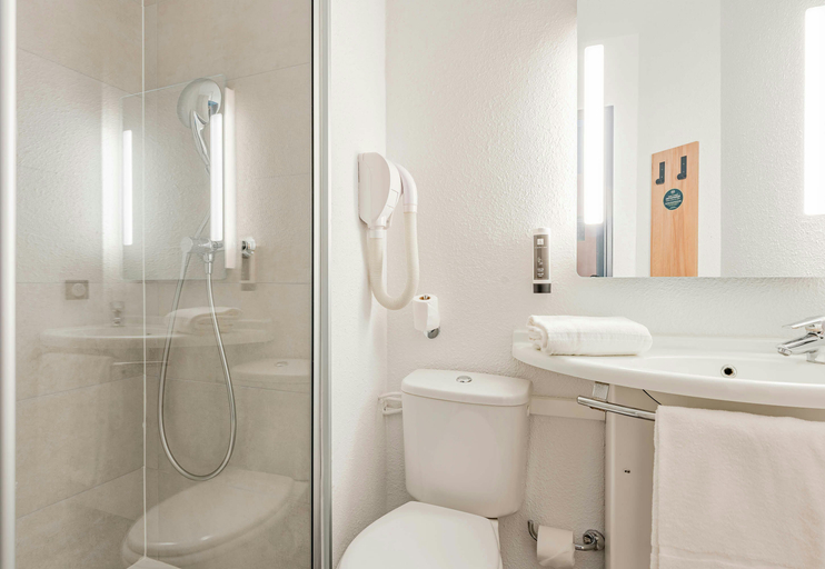 Bathroom, B&B HOTEL Arras Centre les places, Pas-de-Calais
