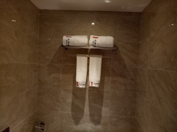 Bathroom 3, Shui'an Waterfront Hotel, Qiannan Buyei and Miao