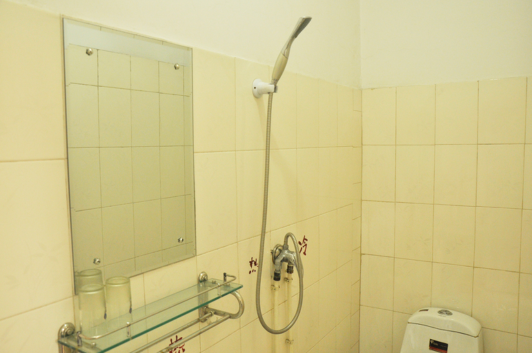 Bathroom, Fuleyuan Inn, Jinzhong