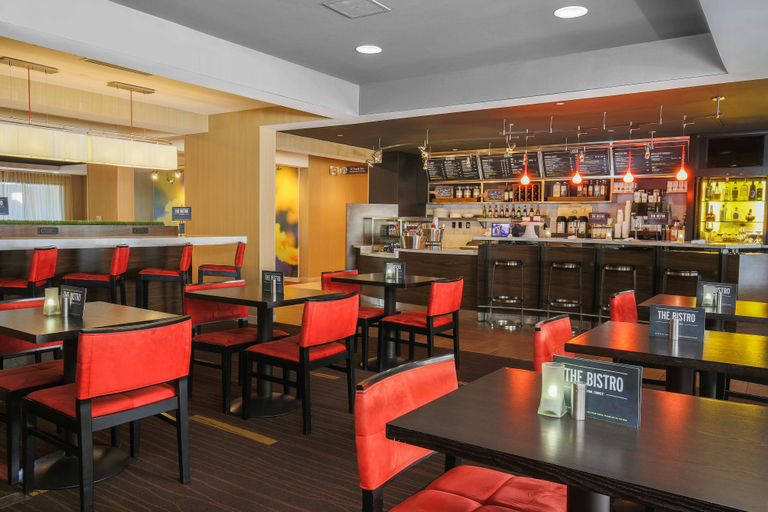 Food & Drinks 5, Courtyard By Marriott Flint, Genesee