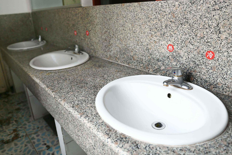 Bathroom 3, Yuanping Xinya Hotel, Xinzhou