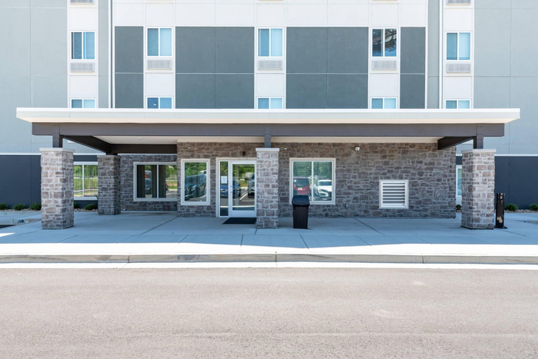 Exterior & Views