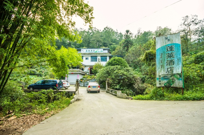Exterior & Views