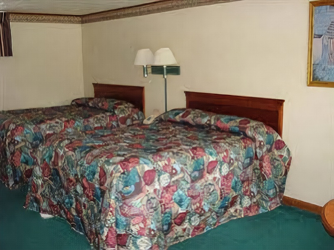 Bedroom 3, Fairbridge Inn Express, Pike