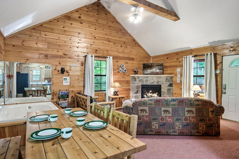 Room 5, Firepit I Between Pigeon Forge Gatlinburg I Hottub, Sevier