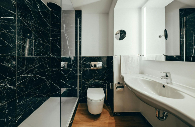 Bathroom 5, Leonardo Hotel Koln, Köln