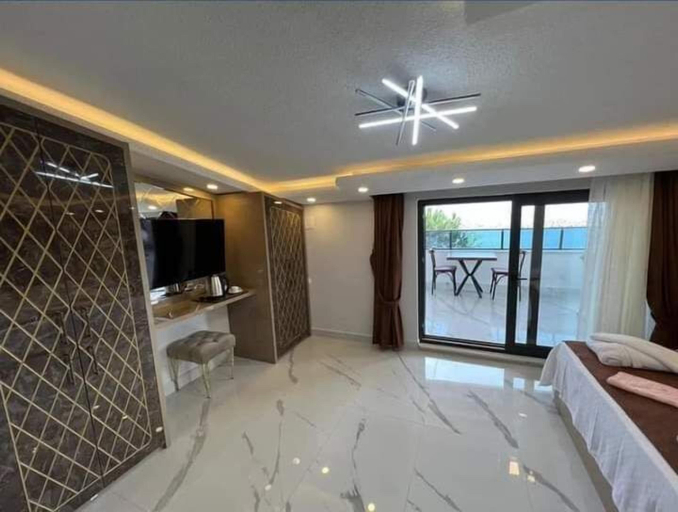 Others 5, Alp Ateş Suit, Ayvacık