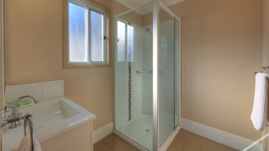 Bathroom 3, Nambucca River Tourist Park, Nambucca