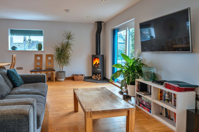 Living room 2, Scenic Lake View House for 8, Cornwall