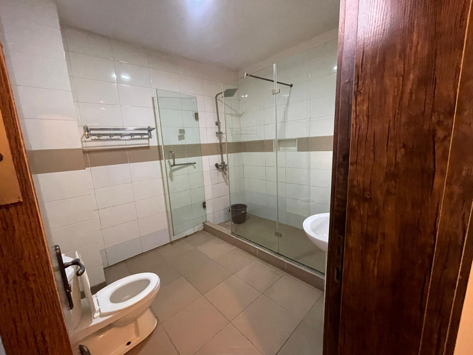 Bathroom 3, PRESKEN HOTELS FAJODD4, Ikeja