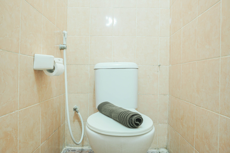 Bathroom 3, Comfy and Strategic 2BR at Menteng Square Apartment, Central Jakarta