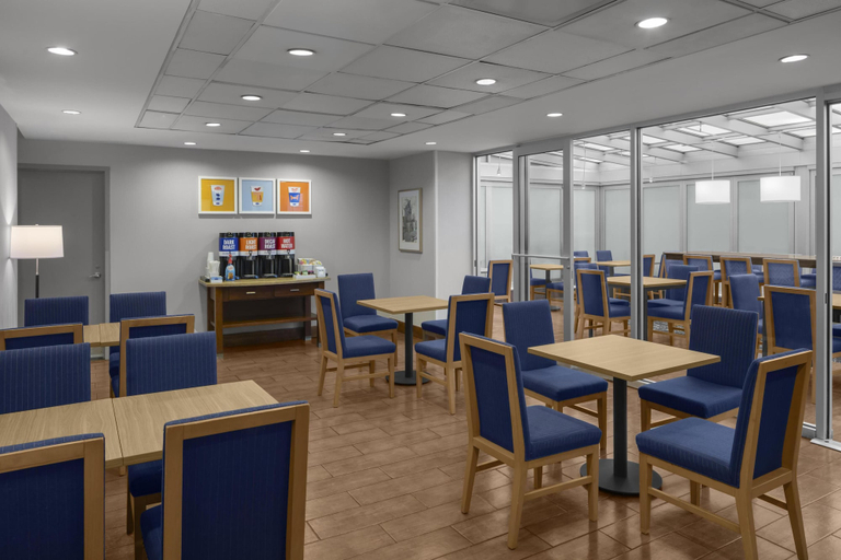Food & Drinks 5, Hampton Inn Manhattan Grand Central, New York