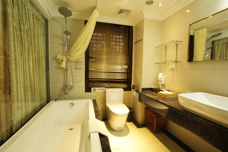 Bathroom 2, YangShuo TangChao Hotel, Guilin