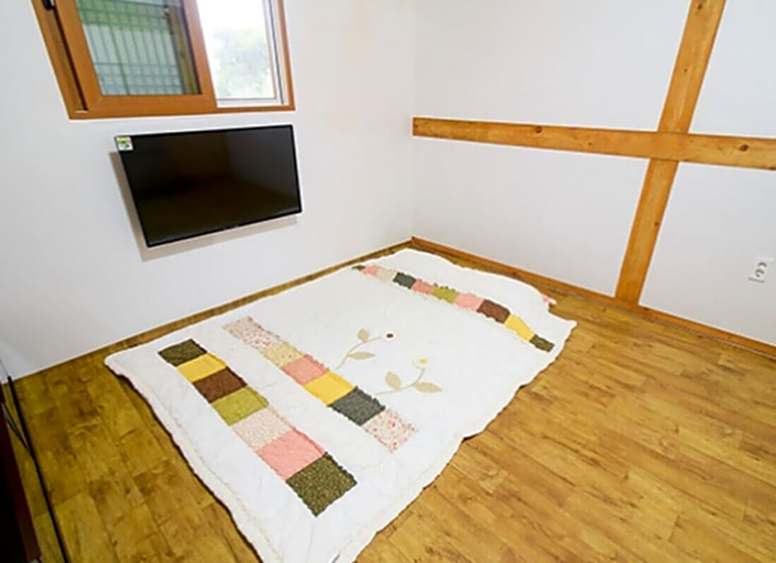 Bedroom 2, Suncheon Moonlight Love Hanok Pension, Suncheon