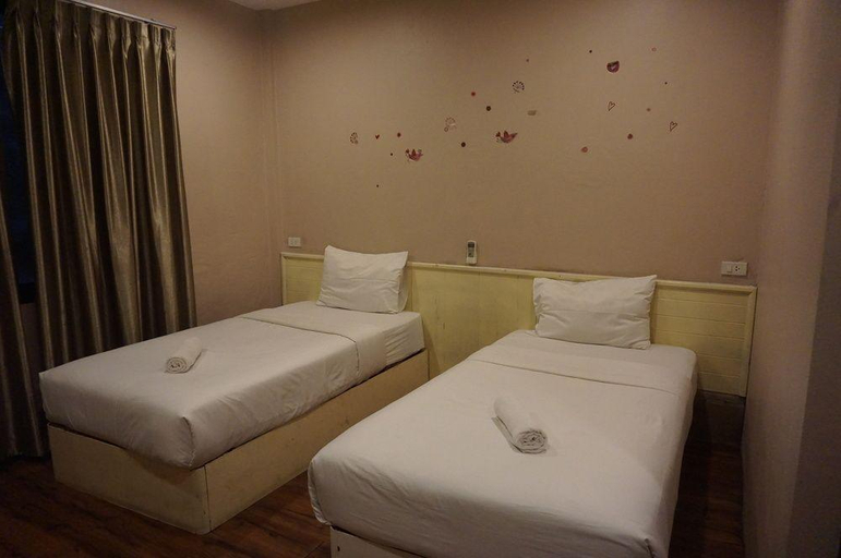 Bedroom 2, Queens Hotel, Chum Phae