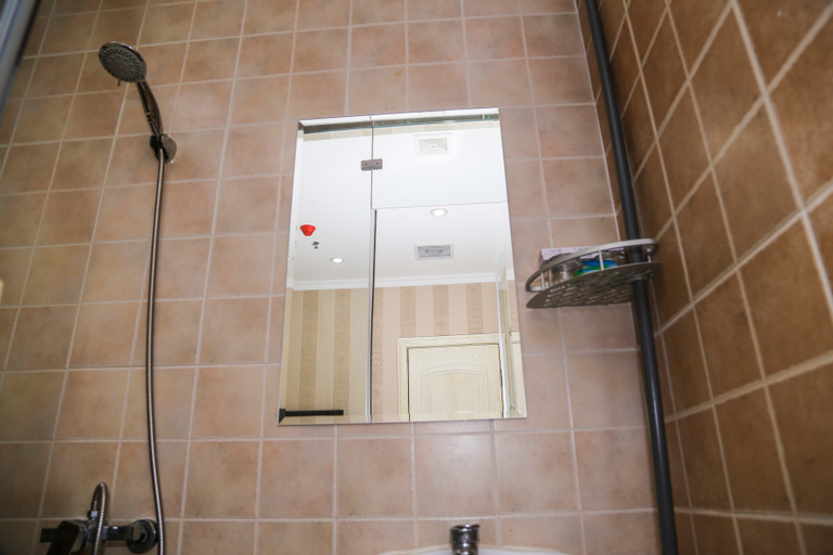 Bathroom, Gangwan Hostel, Dalian