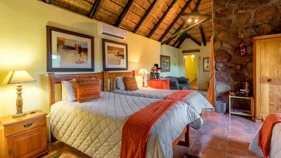 Bedroom 2, Iketla Lodge, Sekhukhune