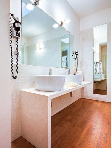 Bathroom, Poggio Radicati Hotel de Charme, Cuneo