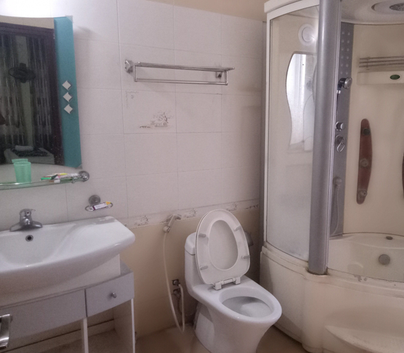 Bathroom, Mua Xuan Hotel, Ba Đình