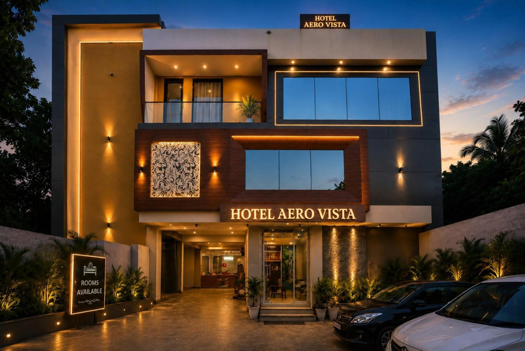 Exterior & Views