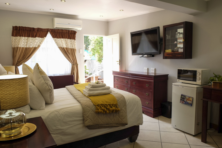 Bedroom 3, Waterkloof Guest House, City of Tshwane