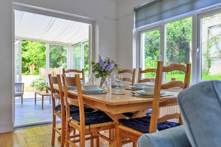 Dining 2, Chic Country Club Lodge With Hot Tub, Gwynedd