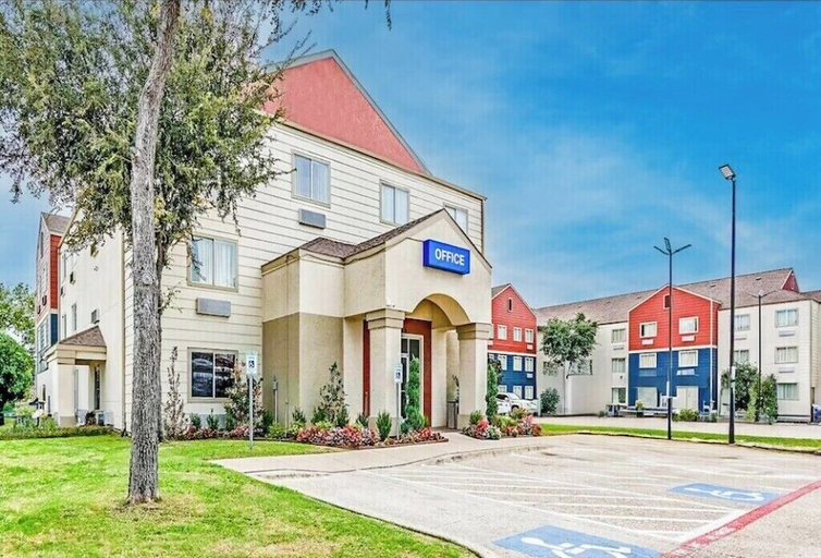 Exterior:1000px 3, Suburban Studios Dallas Northwest Walnut Hill, Dallas