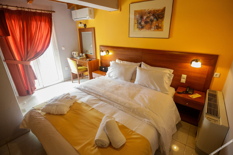 Bedroom 3, Mirabel CityCenter Hotel, Ionian Islands