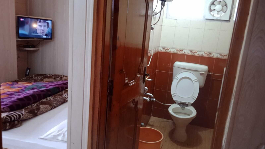 Bathroom, Hotel Harbans Shimla, Shimla