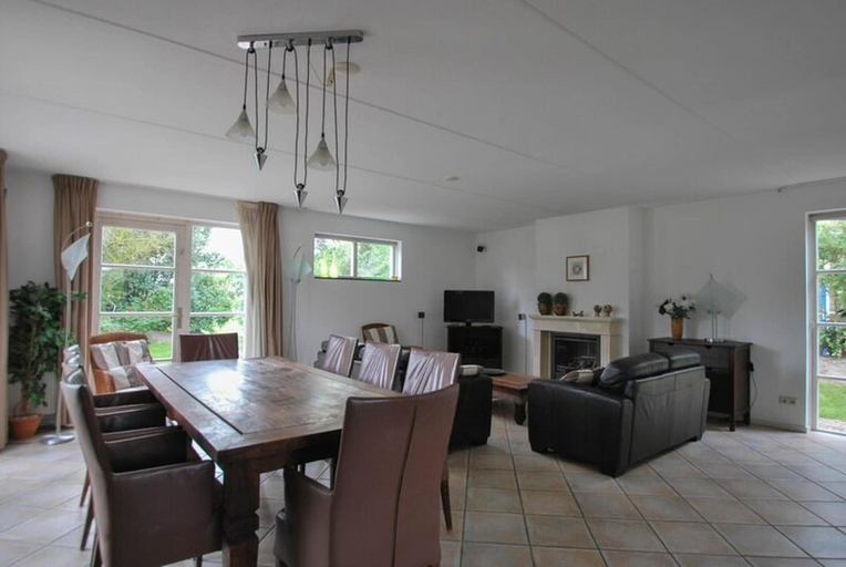 Dining 5, Beachside Dune Villa With Garden, Wûnseradiel