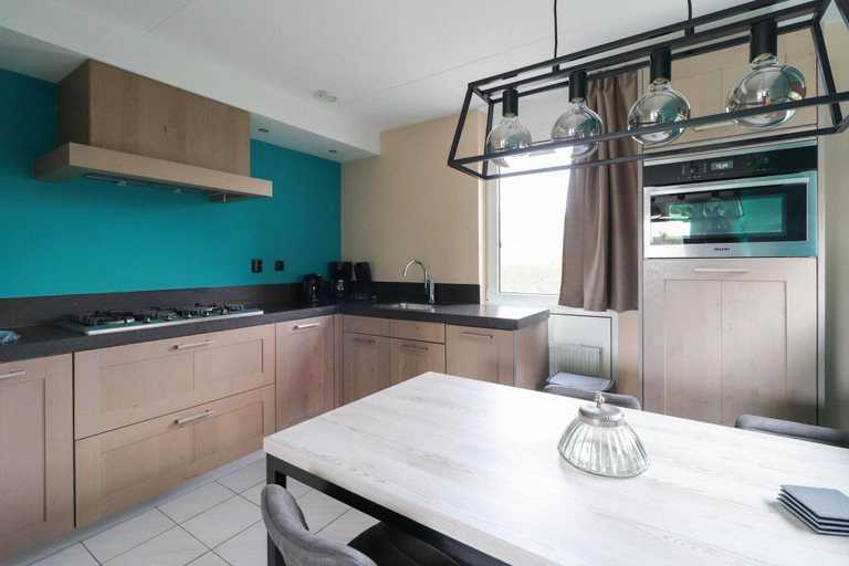Private kitchen, Comfortable 4-person Bungalow With Jetty, Wûnseradiel