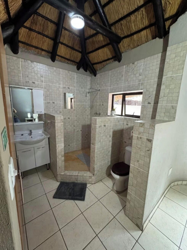 Bathroom 3, Singwe Private Safari lodge, Ehlanzeni