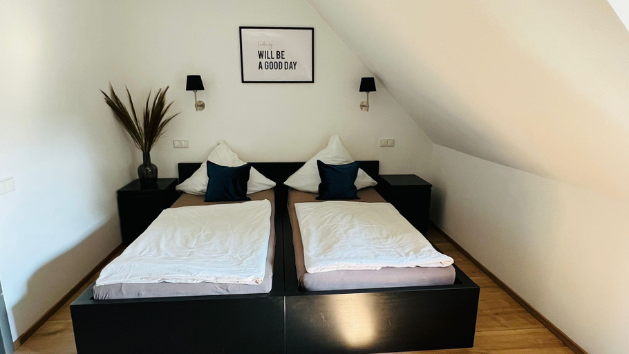 Bedroom 5, Rheinländer Seehotel, Leverkusen