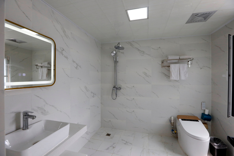 Bathroom, Ruibo·yun hotel(Suning railway station store), Cangzhou