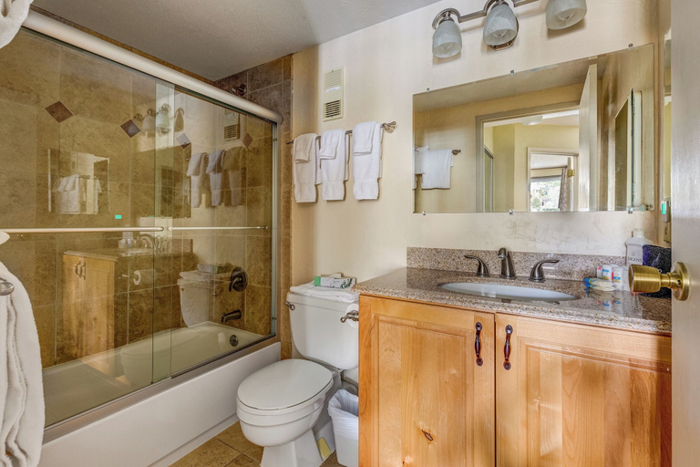 Bathroom, Trail's End 509 Downtown Condos with on-site Hot Tub, Summit