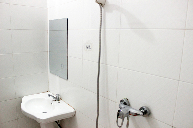 Bathroom 3, Danxia Mountain Yilai Inn, Shaoguan