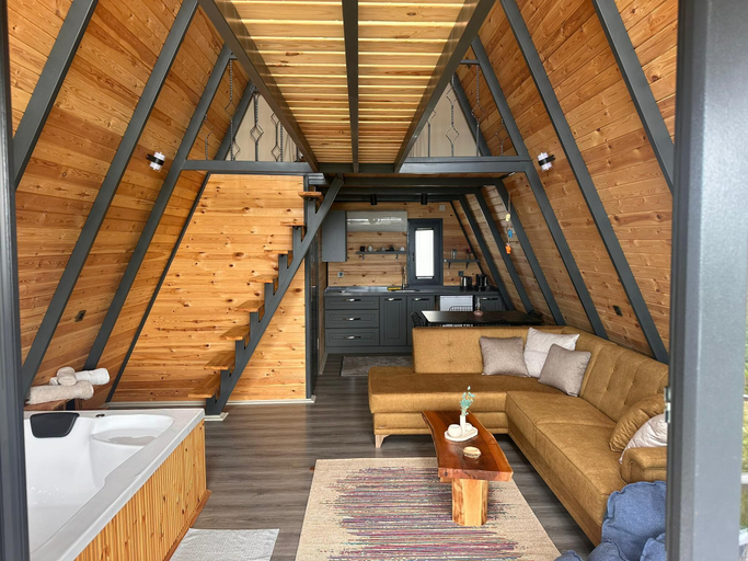 Others 2, Çiçek Bungalov, Pazar