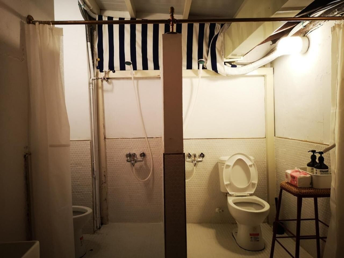 Bathroom 3, Yiyi Homestay, Kaohsiung