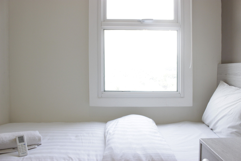 Bedroom 5, 스파슈스 3BR 아파트먼트 파라향간 레지던스 니 운파, Bandung