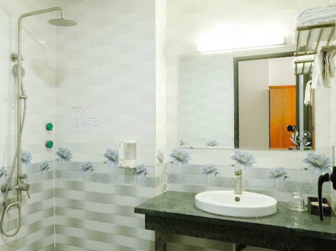 Bathroom 3, Kinh Bac Hotel Hai Tien, Hoằng Hóa
