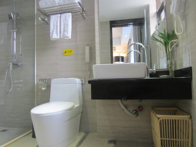 Bathroom 2, Yake Hotel, Baise