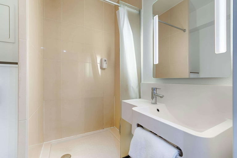 Bathroom, B B Hotel Marseille Center La Joliette, Bouches-du-Rhône