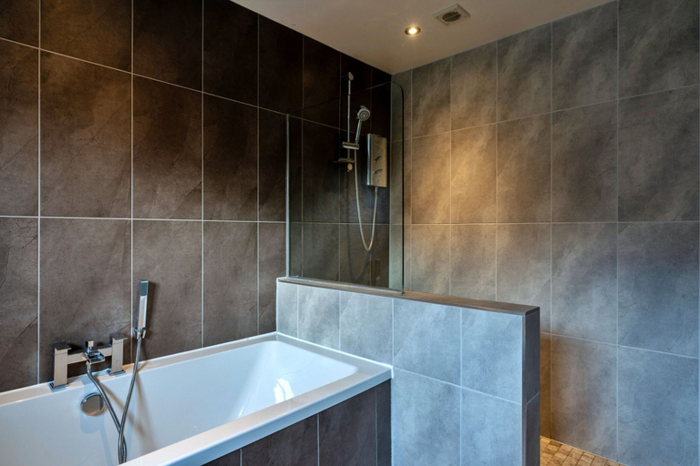 Bathroom 3, Scenic Lake View House for 8, Cornwall