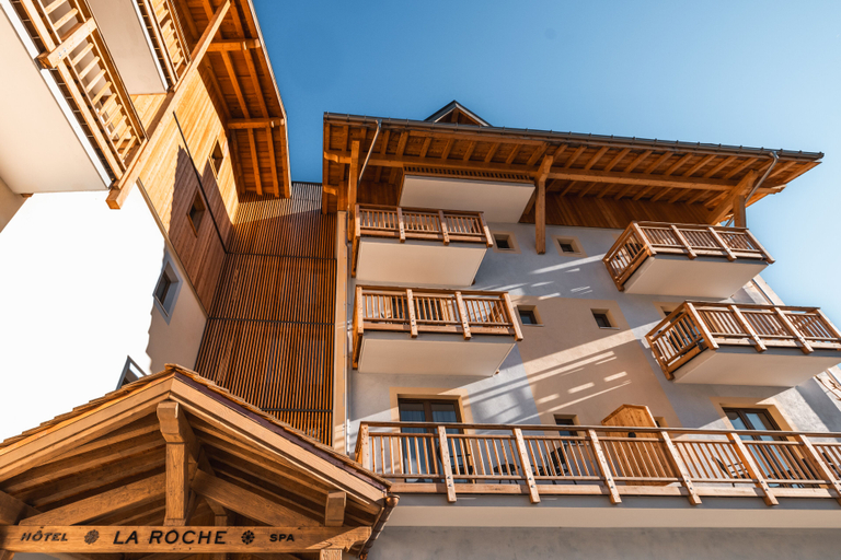 Exterior & Views