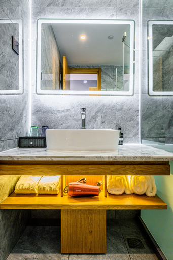 Bathroom, Hainuo Shengya Hotel, Tianjin